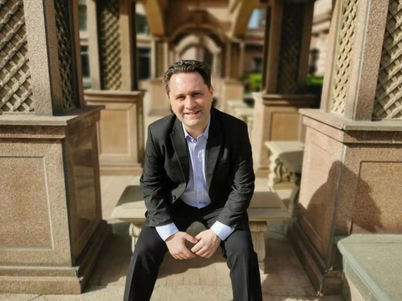 塔恩·特拉弗斯